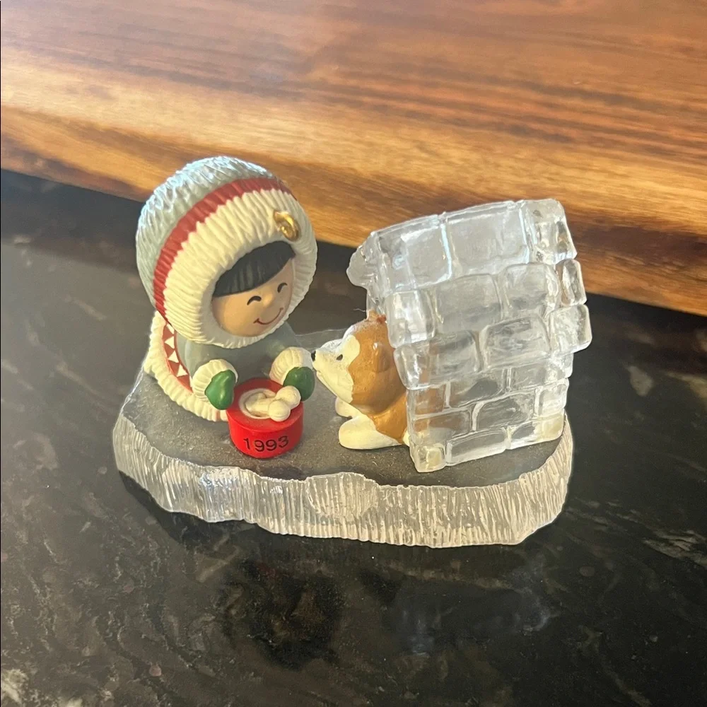 Hallmark Holiday Ornament 1993 Frosty Friends #14 Doghouse